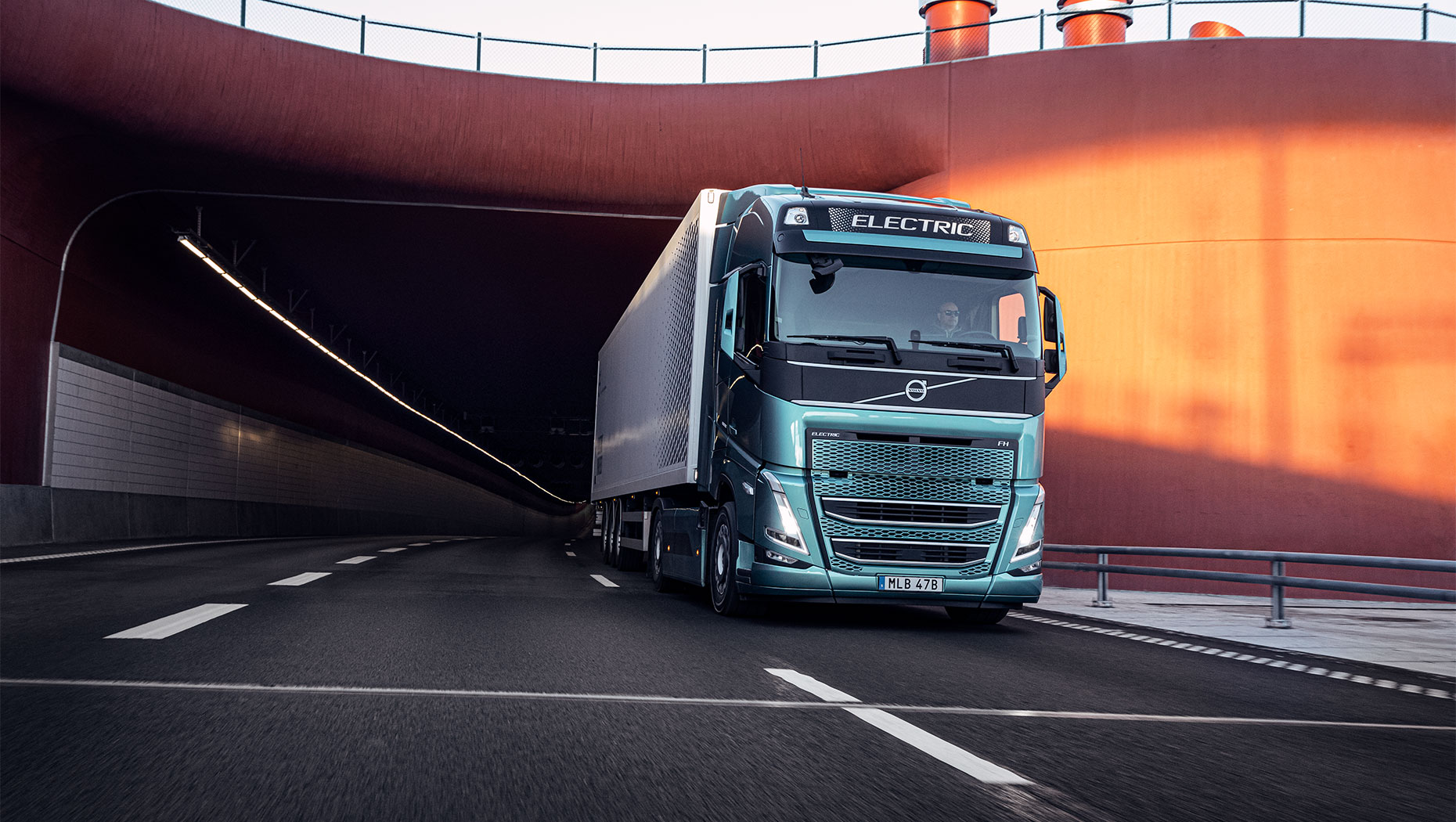 Volvo FH Electric wins Truck of the Year 2024 award