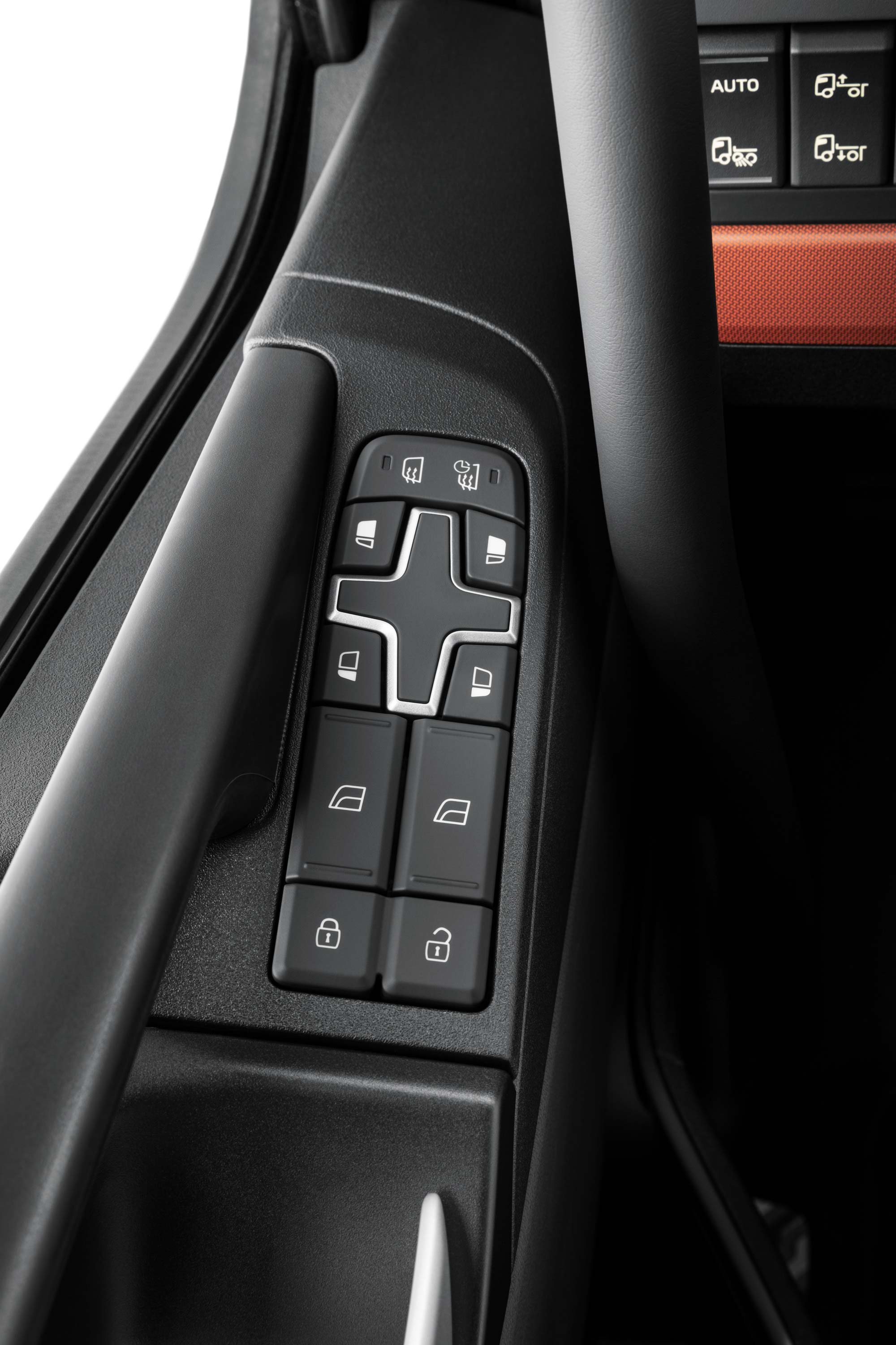 控制裝置整合在 Volvo FH16 的內裝，方便駕駛員使用。