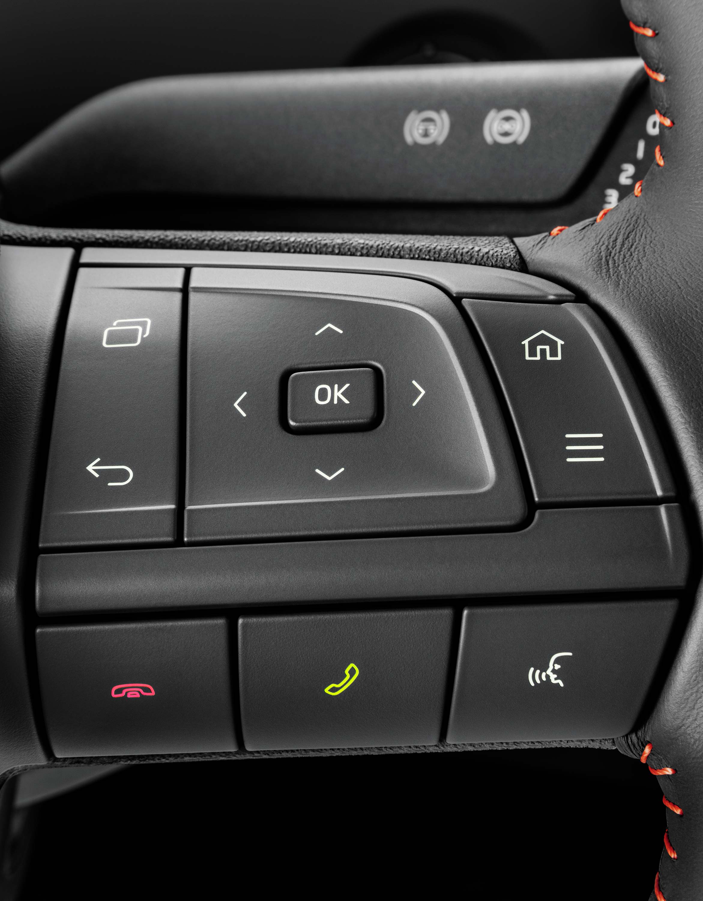 整合至 Volvo FH16 方向盤的控制裝置。