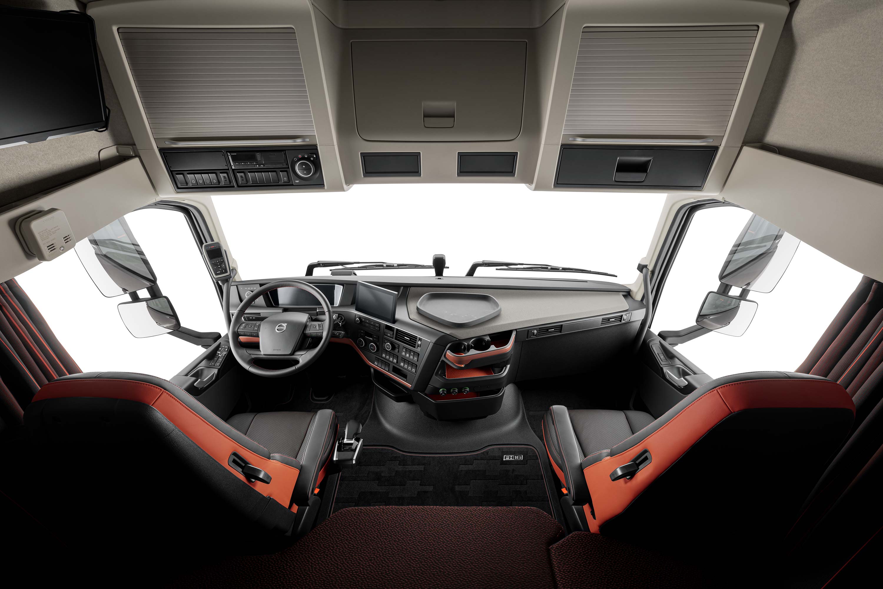 Volvo FH16 具有獨特的外觀和寬敞的空間。